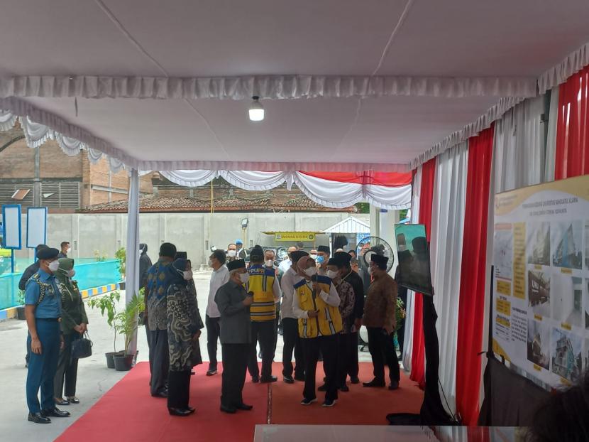 Wakil Presiden Maruf Amin saat meninjau pembangunan gedung kampus  Universitas Nahdlatul Ulama (UNU) Yogyakarta di sela kunjungan kerja ke Daerah Istimewa Yogyakarta (DIY), Selasa (25/10). 