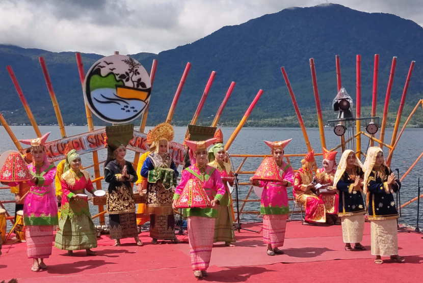 Galundi Singkarak Festival di Nagari Batu Taba, Kecamatan Batipuah Selatan, Kabupaten Tanah Datar, kembali digelar. 