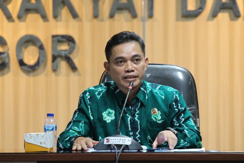  DPRD Kota Bogor, melalui Komisi II dan Komisi IV menggelar rapat gabungan untuk mencari solusi terkait polemik karyawan eks Perusahaan Daerah Jasa Transportasi (PDJT) atau yang kini dikenal sebagai Perumda Trans Pakuan, Rabu (26/10/2022).