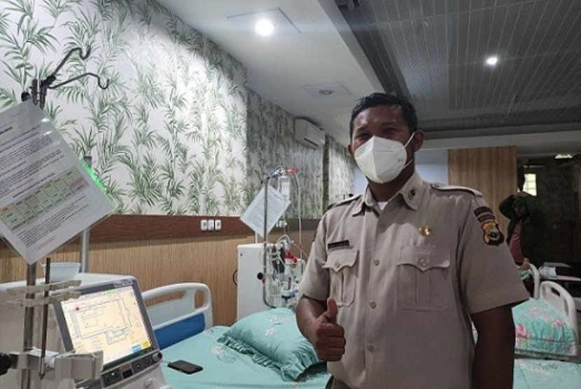 Heru Susanto, merupakan salah satu perawat senior yang bertugas di Unit Hemodialisa (HD) di Rumah Sakit Bhayangkara Bengkulu. Selama lima tahun bertugas, dirinya sangat sering melihat dampak positif yang diberikan oleh program Jaminan Kesehatan Nasional (JKN) terhadap masyarakat, khususnya yang rutin menjalani proses hemodialisis.
