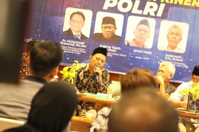 Sekretaris Jenderal Komunitas Masyarakat Pesantren Indonesia (KMPI), Ismail Habib (pertama dari kiri), menilai perlunya Program Polmas diefektifkan kembali.