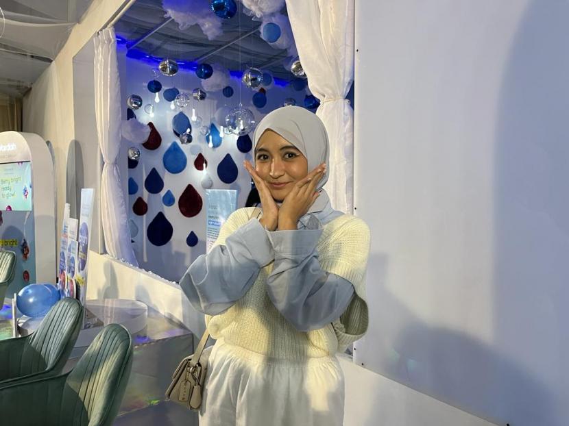 Komika dan pemeran Arafah Rianti dalam acara Wardah Perfect Bright Event : Berry Bright Ready to Glow di Sarinah, Jakarta Pusat, Kamis (10/11). 