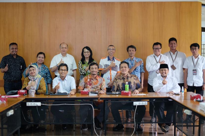 Staf Khusus Presiden Diaz Hendropriyono melakukan  kunjungan ke Sentra Teknologi Polimer, di Kawasan Pusat Ilmu Pengetahuan dan Teknologi (Puspiptek), Serpong, Tangerang Selatan, Kamis (10/11/2022).