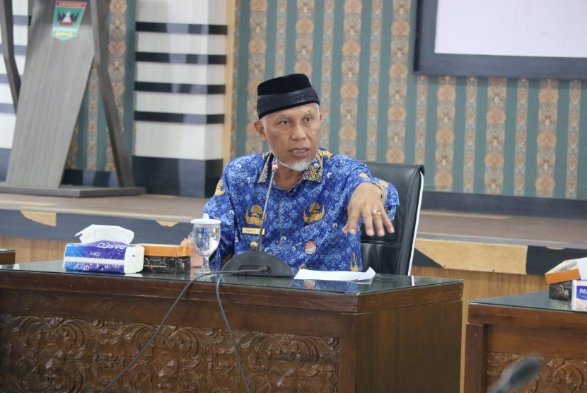 Gubernur Sumbar Mahyeldi menghadiri rapat koordinasi operasional pengawasan alat tangkap yang tidak ramah lingkungan di Danau Singkarak tahun 2022, yang digelar oleh Dinas Kelautan dan Perikanan (DKP) Provinsi Sumatera Barat (Sumbar) di Aula DKP Sumbar, Senin (14/11/2022).