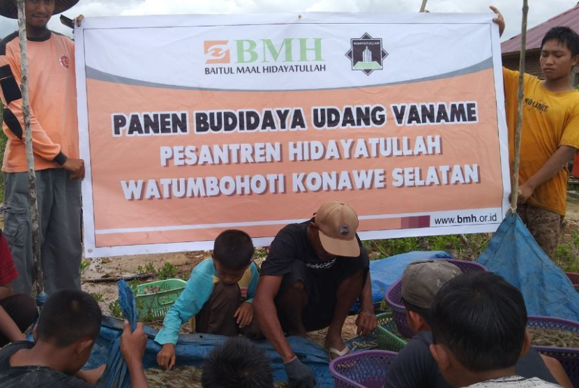 Laznas BMH dan Pesantren Hidayatullah kolaborasi di Watumboti, Konawe Selatan.