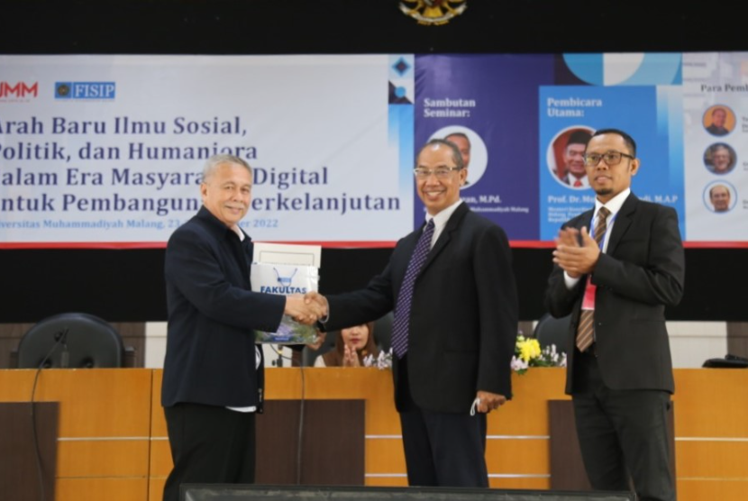 Seminar Internasional Berbahasa Indonesia (SIBI) dengan tema Arah Baru Ilmu Sosial, Politik, dan Humaniora dalam Era Masyarakat Digital untuk Pembangunan Berkelanjutan. 