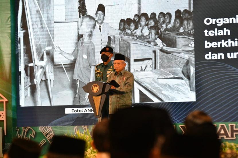Wakil Presiden Ma’ruf Amin saat meresmikan Pembukaan Musyawarah Nasional XI Korps Alumni Himpunan Mahasiswa Islam (Munas XI KAHMI), di Palu, Sulawesi Tengah, Jumat (25/11). 