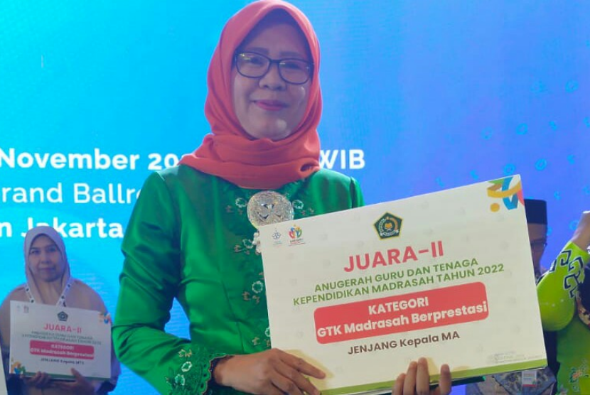 Kepala Sekolah MAN 10 Jakarta Barat, Nurlaelah, meraih Juara II Tingkat Nasional pada Anugerah Guru dan Tenaga Kependidikan (GTK) Berprestasi 2022. 