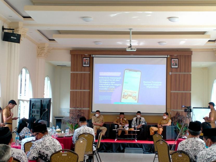 Pemerintah Kota (Pemkot) Malang  mengadakan seminar bertemakan Pendidikan Kota Malang tanpa Bullying/ di SMK Negeri (SMKN) 4 Kota Malang, Senin (28/11/2022). Kegiatan ini turut dihadiri Wali Kota Malang, Sutiaji. 