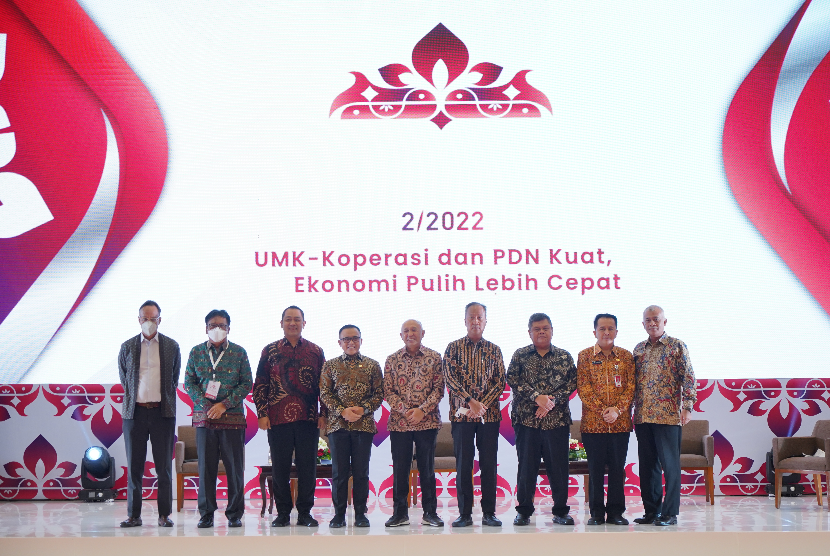 Pascadilantik sebagai Kepala LKPP RI pada 10 Oktober 2022, mantan Wali Kota Semarang, Hendrar Prihadi, melakukan gebrakan dengan membekukan dan menuruntayangkan produk di sistem katalog elektronik.