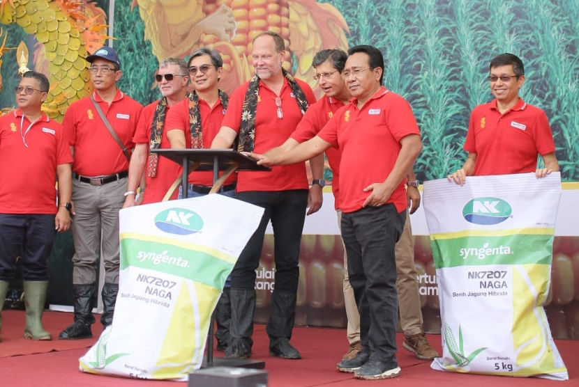 Syngenta Seeds Indonesia hari ini meresmikan fasilitas benih jagung Grain Dryer, Parent Seeds Post Harvest Operation (PS PHO), dan Single Pass Reversible Dryer, serta meluncurkan Official Store E-Commerce Benih Jagung NK. 