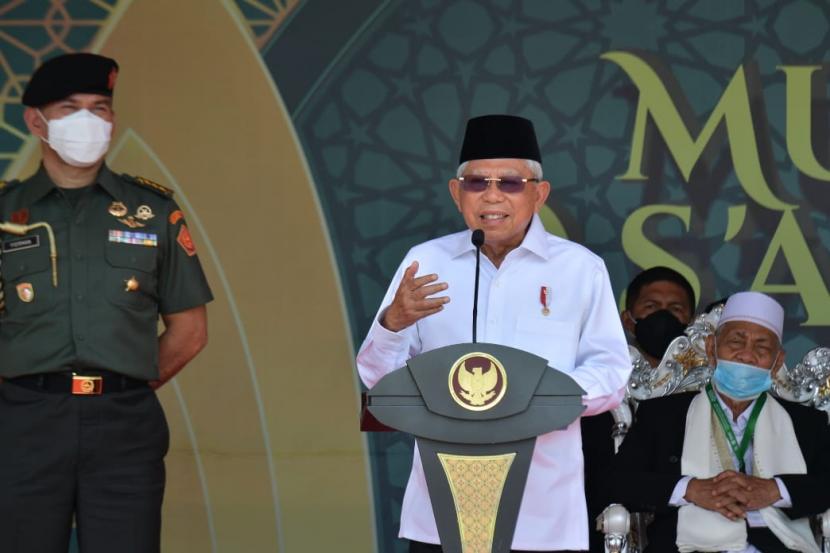 Wakil Presiden Maruf Amin membuka Muktamar As’adiyah ke-XV tahun 2022 di Sengkang, Kabupaten Wajo, Sulawesi Selatan, Sabtu (3/12). 