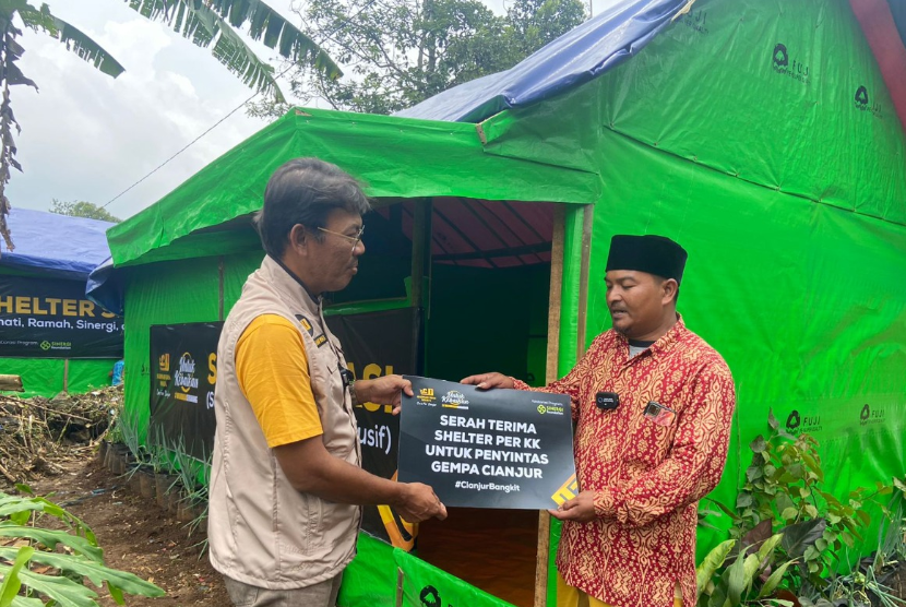 Madinah Iman Wisata berkolaborasi bersama Sinergi Foundation, menyalurkan dana untuk pembangunan shelter atau tempat tinggal sementara bagi para penyintas gempa di Cianjur. 