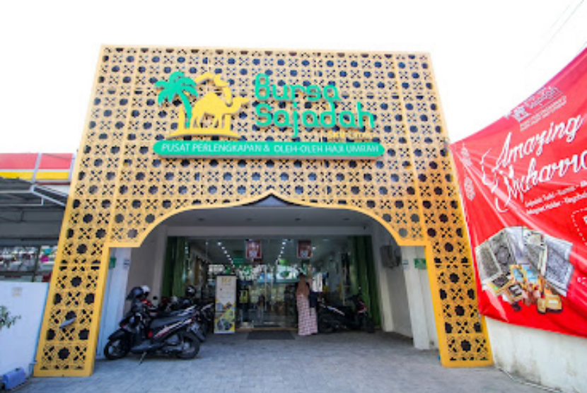 Menjadi salah satu pusat perlengkapan Muslim dan oleh-oleh Haji Umroh yang terlengkap, kini semakin berkembang bisnis Bursa Sajadah dan meluas cangkupan toko offline yang dimiliki di berbagai daerah.