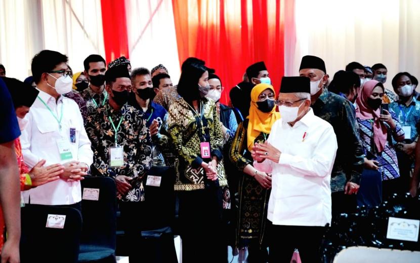 Wakil Presiden (Wapres) RI, KH Ma’ruf Amin saat meresmikan enam PLUT-KUMKM di berbagai daerah, yang dipusatkan di PLUT-KUMKM Kabupaten Semarang, di Kecamatan Tuntang, Kabupaten Semarang, Jawa Tengah, Selasa (27/12).