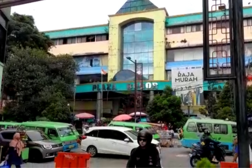 Plaza Bogor di Jalan Suryakencana, Kecamatan Bogor Tengah, Kota Bogor. Pemkot Bogor menunda untuk membongkar Plaza Bogor hingga Hari Raya Idul Fitri.