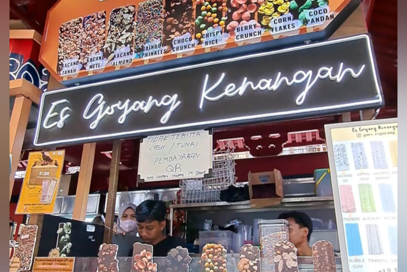 Gerai Goes Es Goyang Kenangan di Old Shanghai Sedayu City, Kelapa Gading, Jakarta Timur.