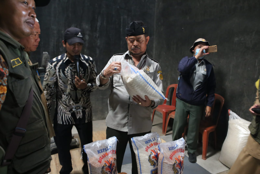 Menteri Pertanian (Mentan) Syahrul Yasin Limpo melakukan kegiatan panen raya padi perdana 2023 di Kabupaten Bogor.