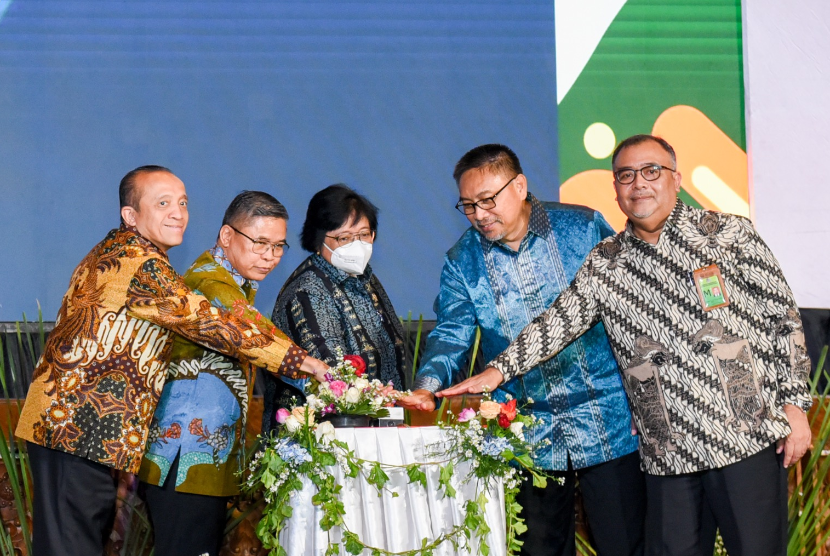 Menteri Lingkungan Hiduo dan Kehutanan (LHK), Siti Nurbaya pada peluncuran Sistem Informasi Dokumen Lingkungan Hidup Amdalnet.