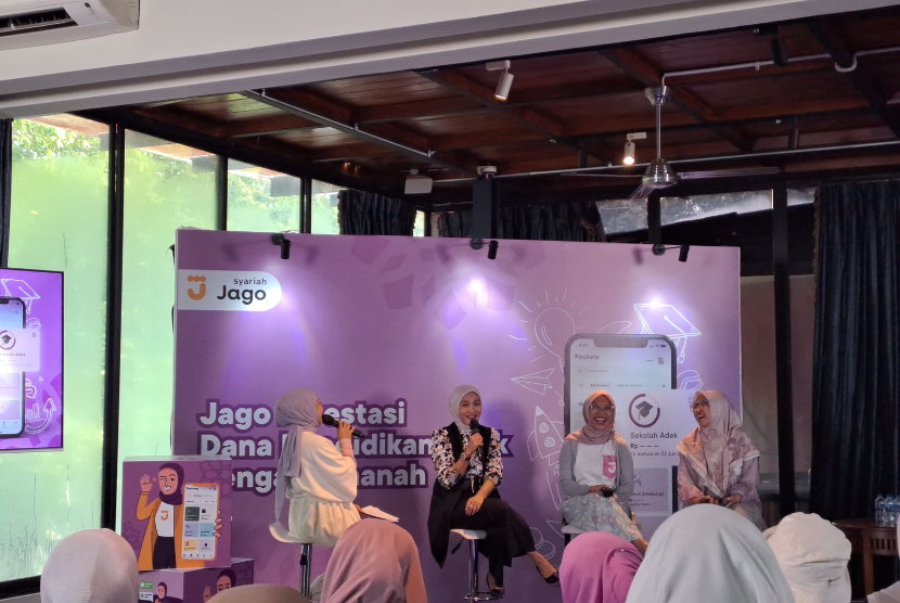 Unit usaha PT Bank Jago Tbk yakni Jago Syariah mernggelar Talkshow Jago Ivedtasi Pendidikan Anak dengan Amanah di Jakarta, Sabtu (11/2/2023). 