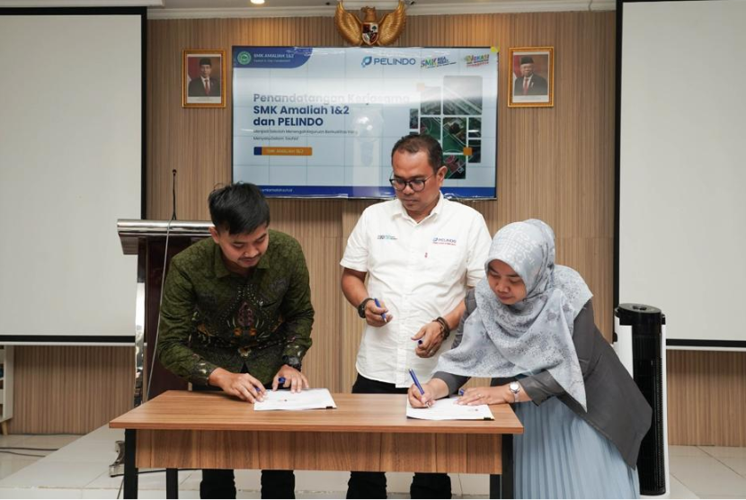 PT Pendidikan Maritim dan Logistik Indonesia (PT PMLI) menggandeng SMK Amaliah 1 dan 2 Ciawin meningkatkan SDM unggul di daerah tersebut.