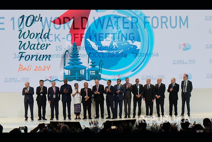 Perserta Kick off Meeting 10th World Water Forum. berfoto dii Jakarta, Rabu (15/2/2023). 
