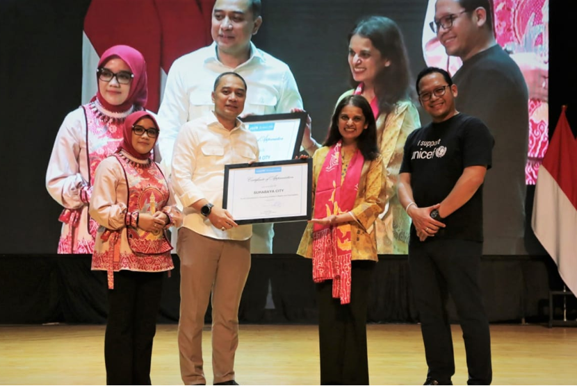 Surabaya menuju Kota Layak Anak tingkat dunia itu diinisiasi langsung oleh Wali Kota Surabaya Eri Cahyadi dengan mengirimkan surat kepada UNICEF Indonesia pada 13 Desember 2022. 