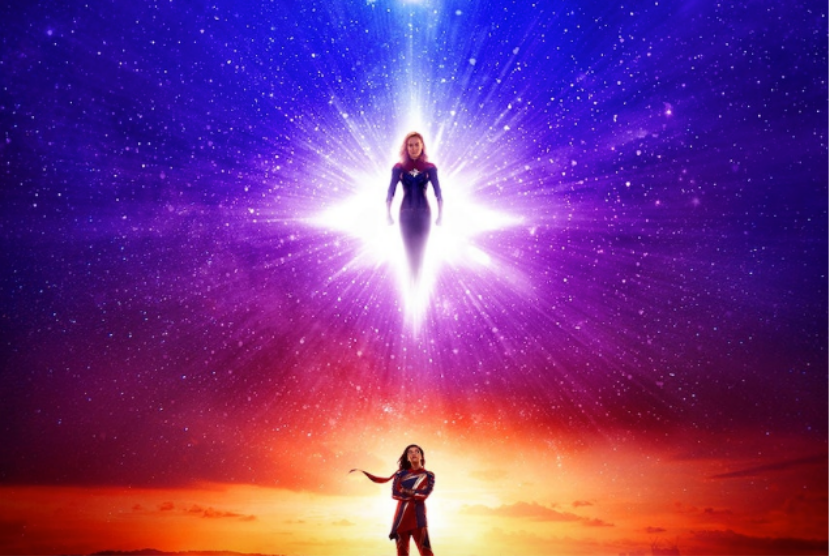 Poster film The Marvels. Film arahan sutradara Nia DaCosta ini menampilkan Brie Larson (Captain Marvel), Iman Vellani (Ms. Marvel), dan Teyonah Parris (Monica Rambeau).
