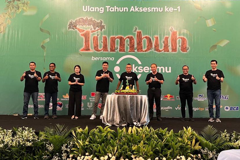 Aksesmu menyelenggarakan syukuran ulang tahun ke-1 bertemakan “Tumbuh Bersama Aksesmu”. 