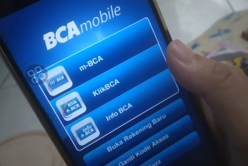 Tampilan BCA .Mobile. BCA akan menurunkan besaran minimal transfer antarrekening dari Rp 10 ribu menjadi Rp 1.