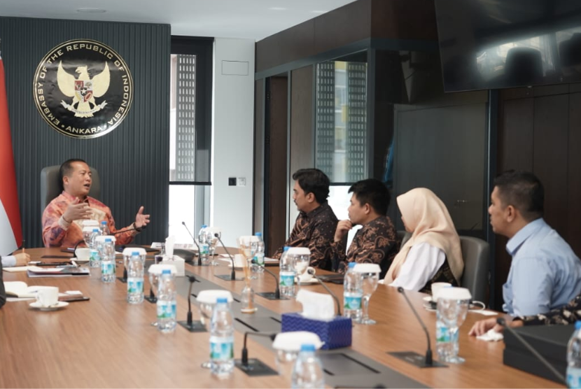 Duta Besar Indonesia untuk Turki, Dr Lalu Muhamad Iqbal mengapresiasi lembaga zakat anggota Forum Zakat yang telah berkontribusi bagi penyintas gempa Turki.