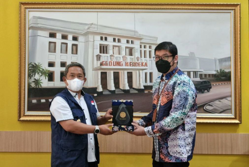 Pemerintah Kota Bandung terus berkomitmen mempertahankan Universal Health Coverage (UHC) kepesertaan program Jaminan Kesehatan Nasional (JKN). 