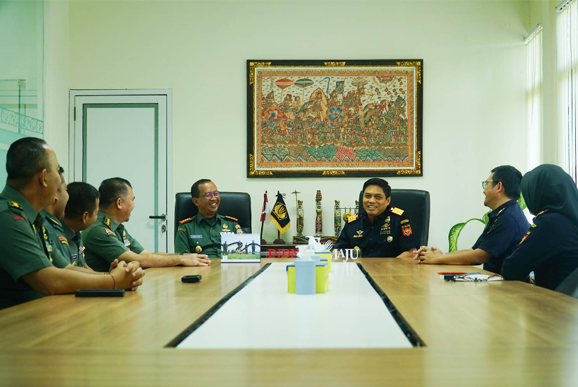 Kerja sama pengawasan terhadap masuk dan beredarnya barang ilegal terus dilakukan Bea Cukai bersama TNI dan aparat penegak hukum (APH) lainnya. 