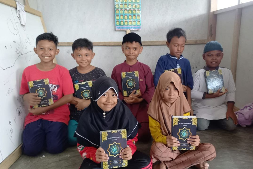 Laznas BMH mengirimkan bantuan Alquran ke pelosok dan pedalaman Halmahera, Maluku Utara.