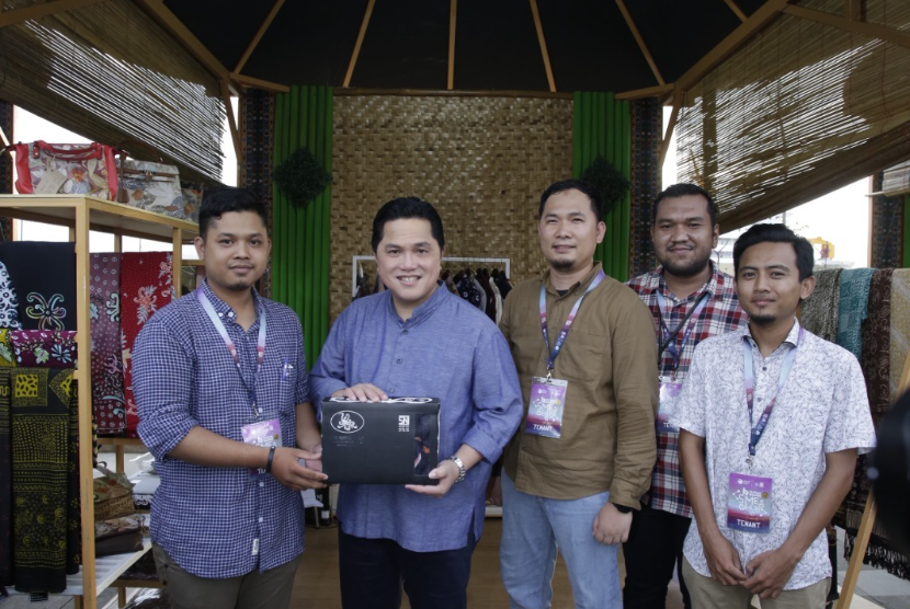 Menteri BUMN Erick Thohir mengunjungi Rumah BUMN SME