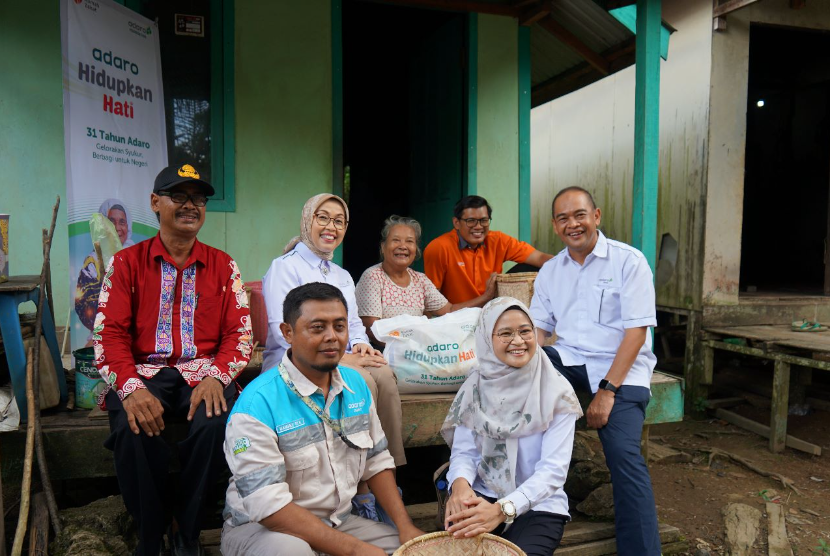 PT Adaro Energy Indonesia memberikan bantuan berupa 31 ribu paket sembako untuk masyarakat prasejahtera yang akan di distribusikan di tujuh provinsi. 