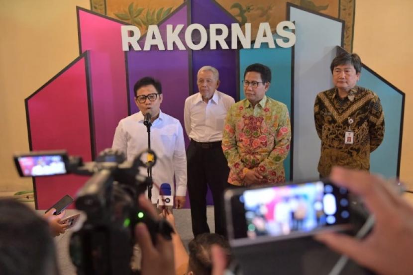  Wakil Ketua DPR RI Abdul Muhaimin Iskandar usai menyampaikan keynote Speech dalam Pembukaan Rakornas Transmigrasi 2023 yang digelar di Grha Sabha Pramana UGM, DI Yogyakarta, Selasa (16/05/2023). 