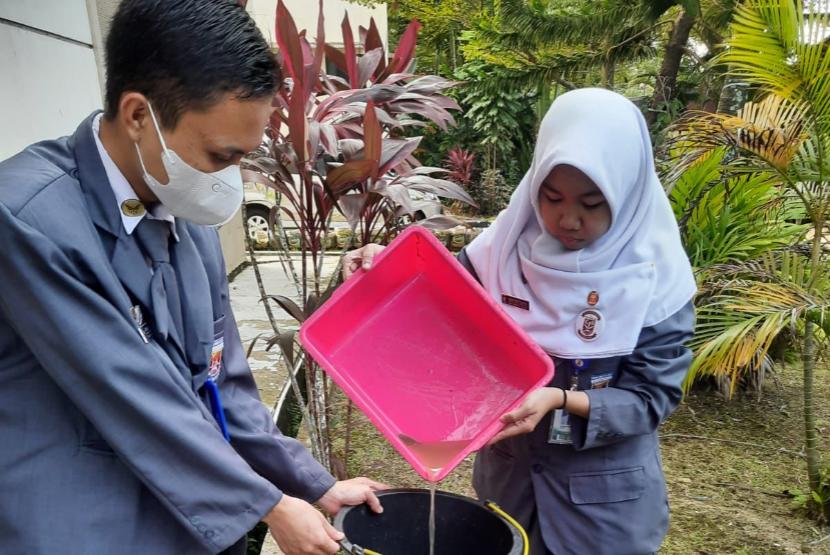 Siswa SMAN Sumsel meraih juara pertama kompetisi Teknologi Lingkungan Inovatif se Asia Tenggara, Rabu (24/5/2023). 