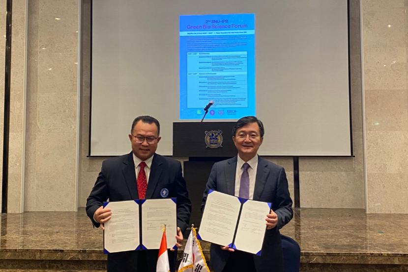 IPB University menandatangani nota kesepahaman (Memorandum of Understanding/MoU) dan Memorandum of Agreement (MoA) dengan Seoul National University (SNU).