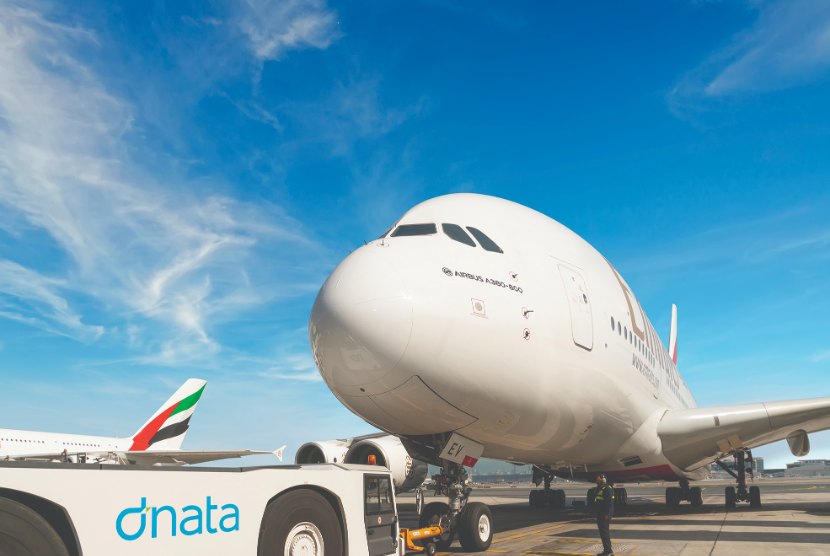 Pesawat Emirates.PT Angkasa Pura I (Persero) atau AP I memastikan kesiapan Bandara I Gusti Ngurah Rai Bali menyambut pesawat Airbus tipe A380-800 yang dioperasikan maskapai penerbangan Emirates.