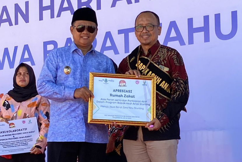 Rumah Zakat mendapatkan apresiasi sebagai Bapak Asuh Anak Stunting oleh BKKBN Provinsi Jawa Barat dalam Rangkain Pelaksanaan Harganas ke-30 atas peran aktifnya dalam penanganan stunting.