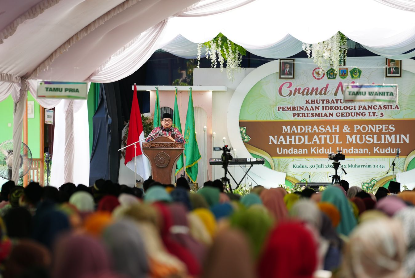 Wakil Kepala Badan Pembinaan Ideologi Pancasila (BPIP), DR Karjono, menjadi sorotan pada acara peresmian gedung MA Nahdlatul Muslimin di Undaan Kidul, Kudus, Jawa Tengah, pada Ahad (30/7/2023).