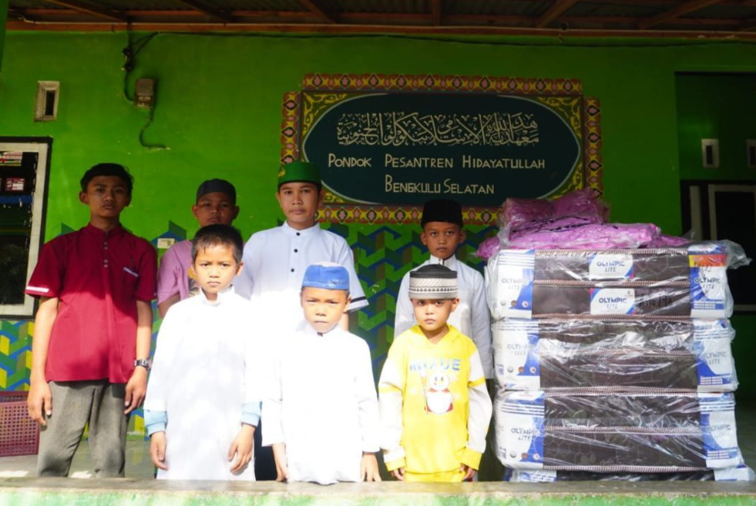 Laznas BMH mengirimkan bantuan perlengkapan tidur berupa 30 kasur untuk anak-anak yatim penghafal Alquran.