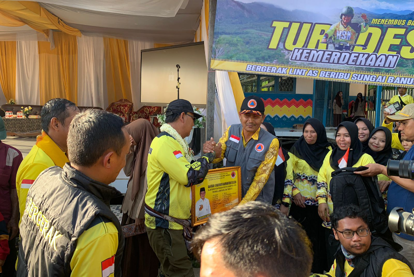 Gubernur Kalimantan Selatan (Kalsel) Sahbirin Noor atau Paman Birin turun langsung mensosialisasikan pencegahan kebakaran hutan dan lahan (Karhutla).