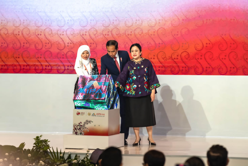 Ketua DPR RI sekaligus Presiden AIPA ke-44 Puan Maharani pun mengajak parlemen anggota AIPA untuk lebih solid dengan mencari persamaan di antara negara-negara ASEAN.