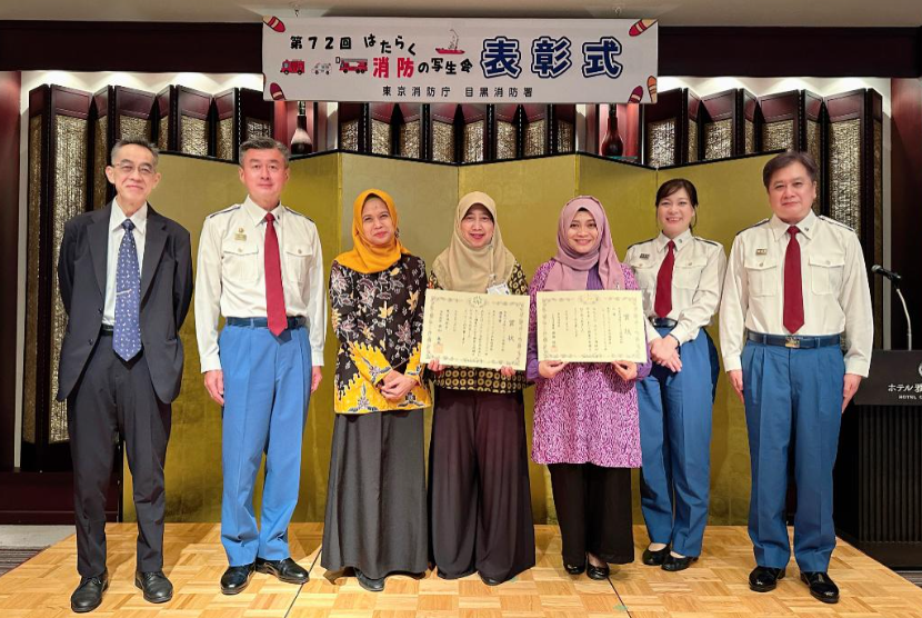 Dua siswa asal Sekolah Republik Indonesia Tokyo (SRIT) meraih penghargaan atas partisipasinya dalam sayembara gambar yang diselenggarakan oleh Dinas Pemadam Kebakaran Kota Meguro, Tokyo, Jepang. 