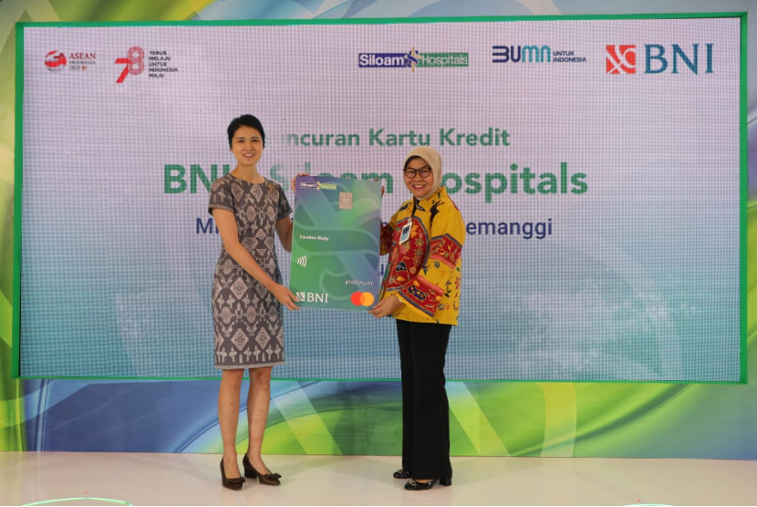 Grup RS Siloam (Siloam) dan PT Bank Negara Indonesia (Persero) Tbk (BNI) pada hari ini meluncurkan produk co-branding pertama dalam jaringan rumah sakit berupa Kartu Kredit BNI x Siloam Hospitals. 
