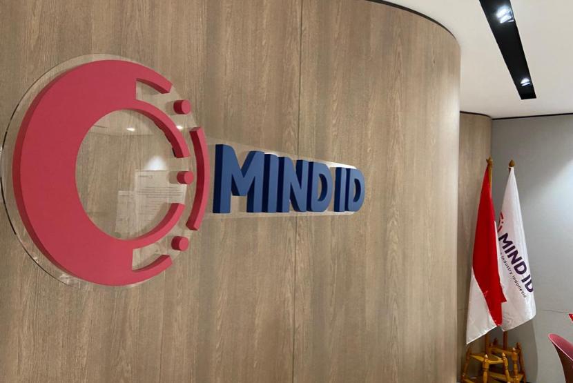 BUMN Holding Industri Pertambangan MIND ID berhasil naik peringkat dalam daftar terbaru 100 perusahaan terbesar di Indonesia atau Fortune Indonesia 100. 