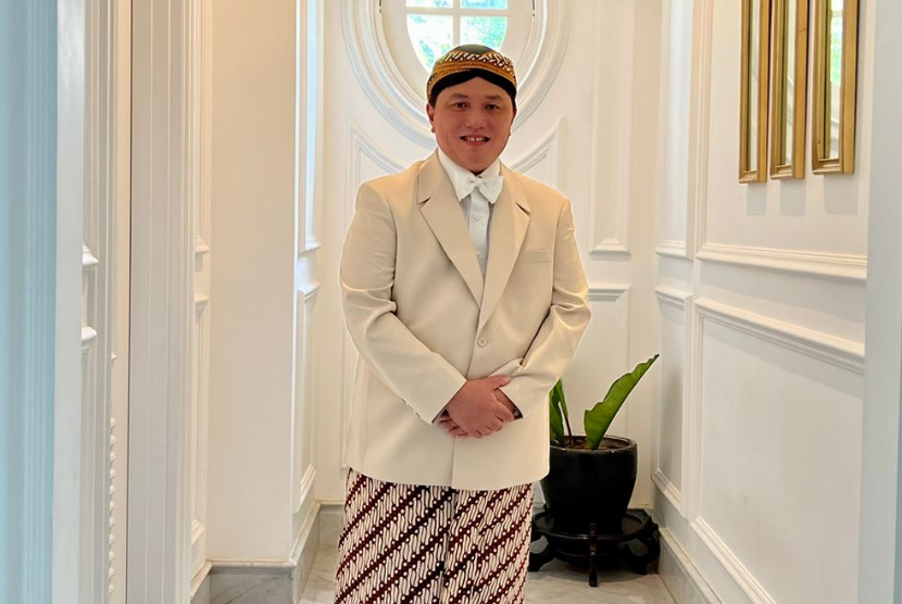 Terinspirasi dari Dr Soetomo selaku pendiri Budi Utomo, Menteri BUMN Erick Thohir mengenakan pakaian adat Jawa di Istana Merdeka, Jakarta, Kamis (17/8/2023). 