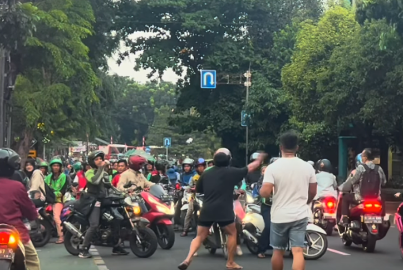 Salah satu konten Stop Lawan Arah yang diunggah Laurend Hutagalung TV (ilustrasi). Laurend terlibat perseteruan dengan drivel ojol ketika membuat konten lawan arah di Tebet, Jakarta Selatan.